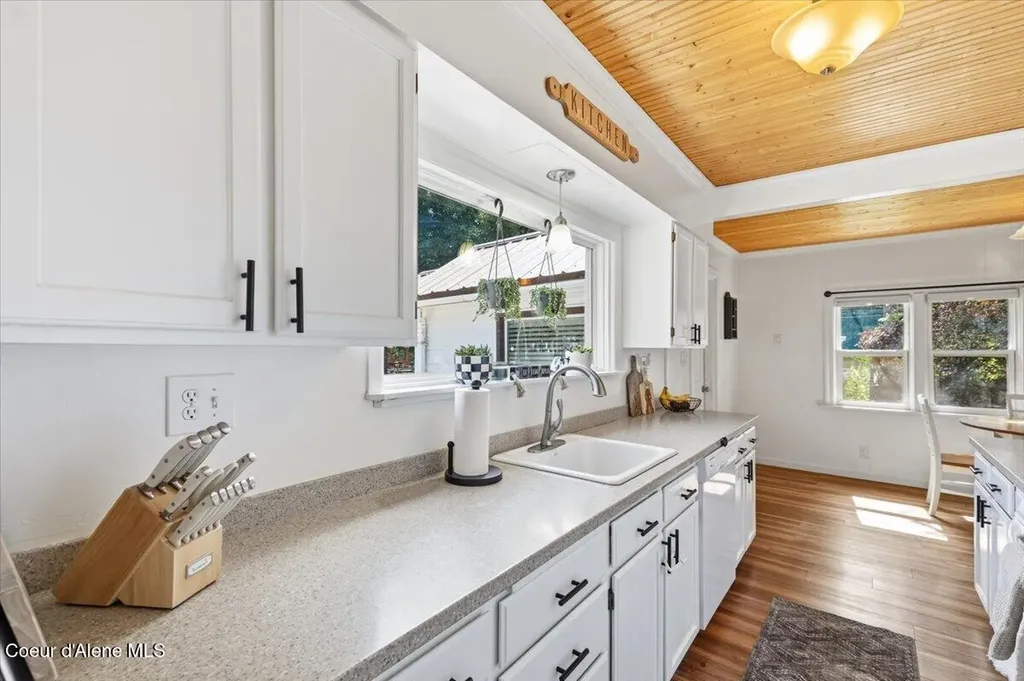905 S Division Street Pinehurst ID 83850