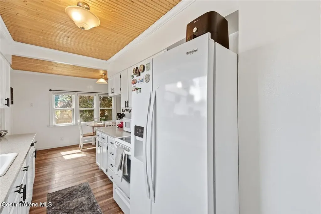 905 S Division Street Pinehurst ID 83850