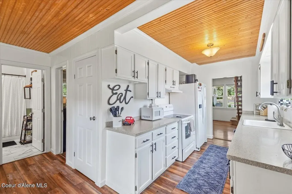 905 S Division Street Pinehurst ID 83850
