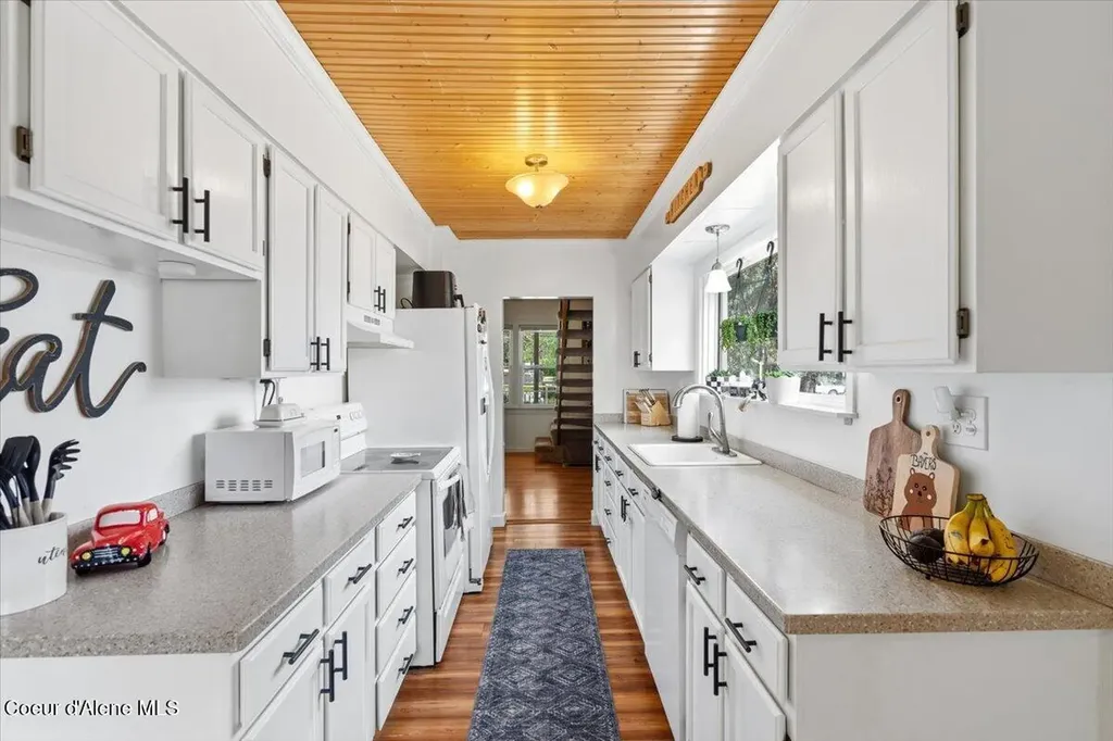 905 S Division Street Pinehurst ID 83850