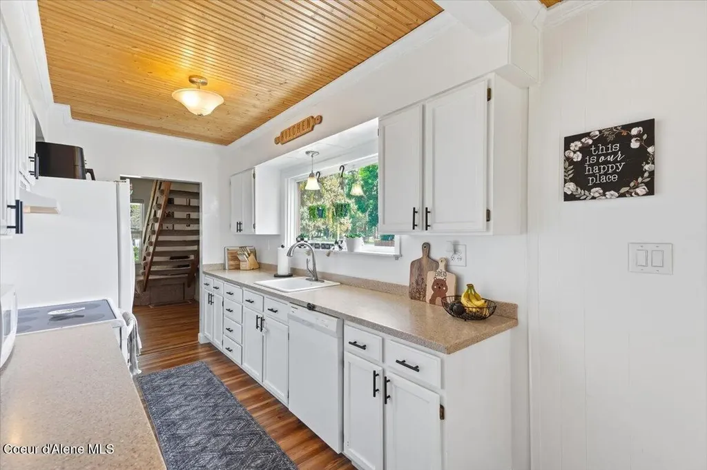 905 S Division Street Pinehurst ID 83850