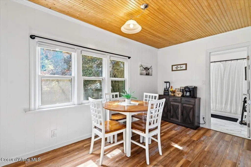 905 S Division Street Pinehurst ID 83850