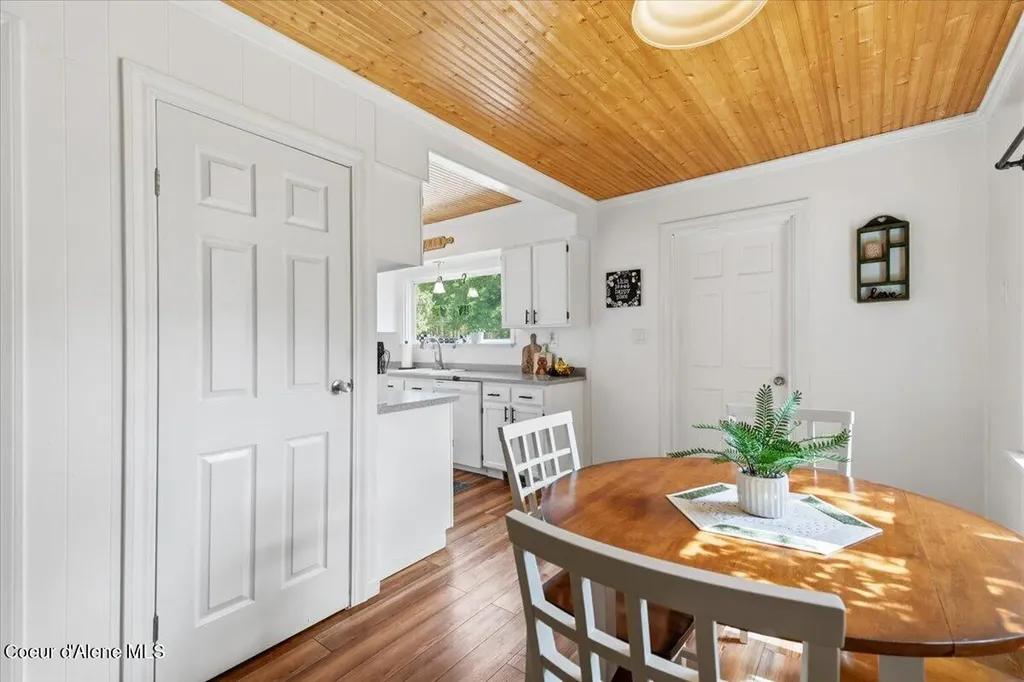 905 S Division Street Pinehurst ID 83850