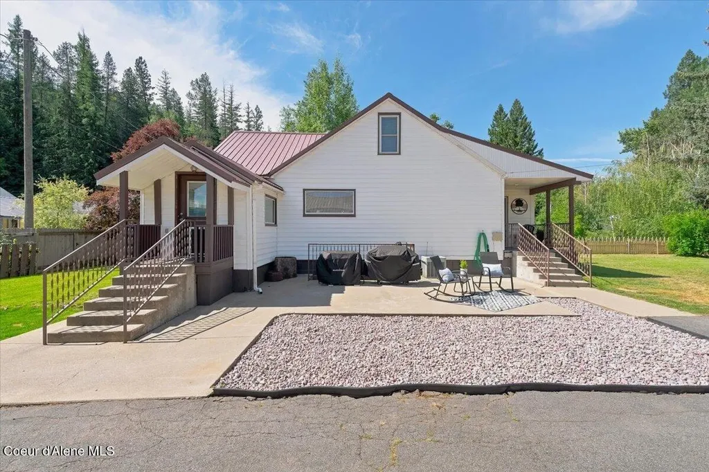 905 S Division Street Pinehurst ID 83850