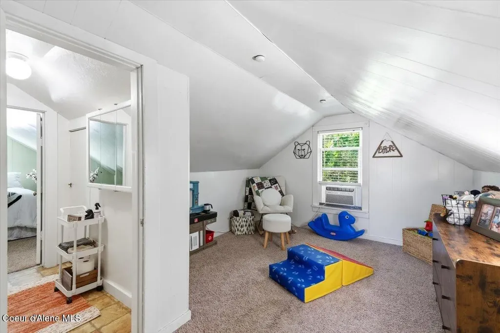 905 S Division Street Pinehurst ID 83850