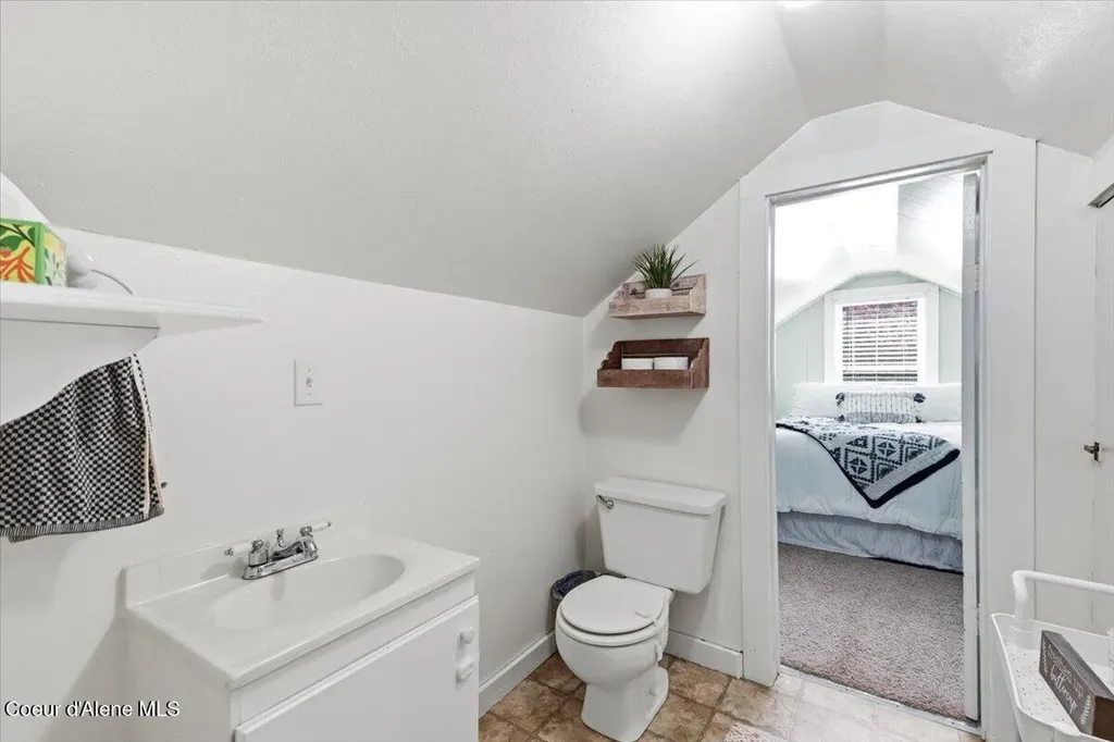 905 S Division Street Pinehurst ID 83850