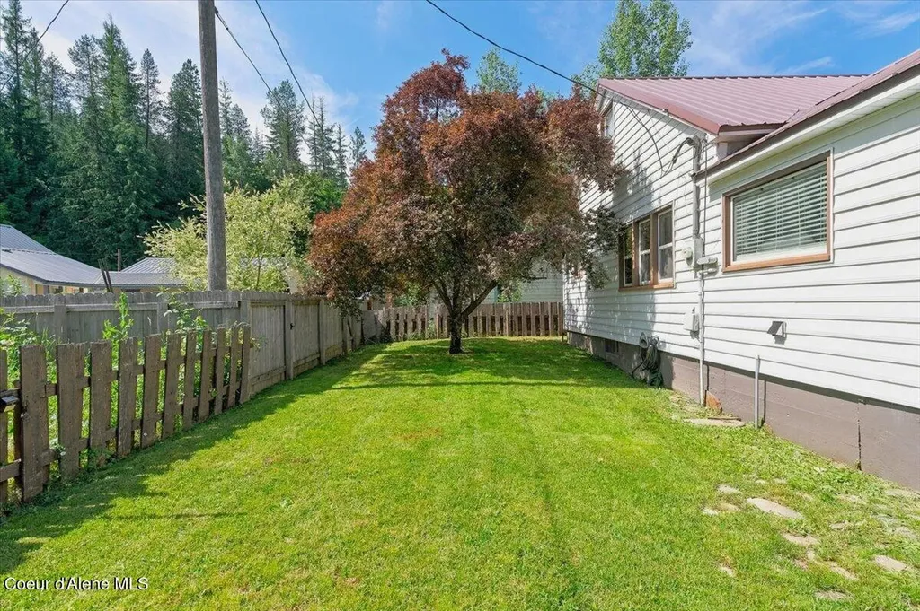 905 S Division Street Pinehurst ID 83850