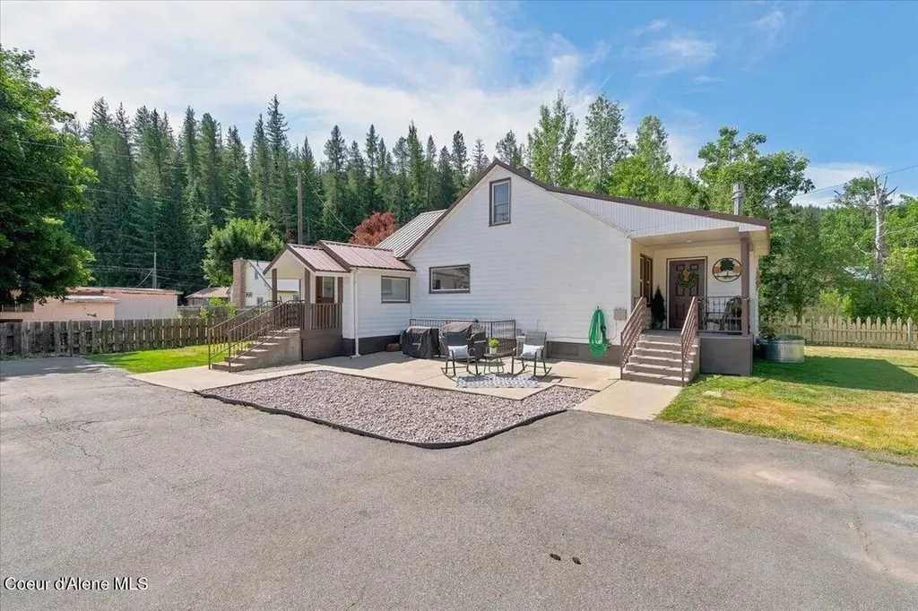 905 S Division Street Pinehurst ID 83850