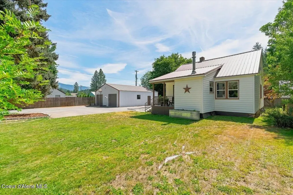 905 S Division Street Pinehurst ID 83850