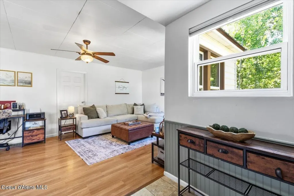 905 S Division Street Pinehurst ID 83850