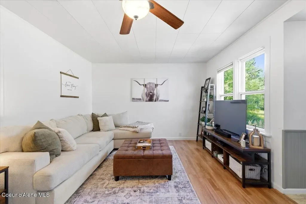 905 S Division Street Pinehurst ID 83850