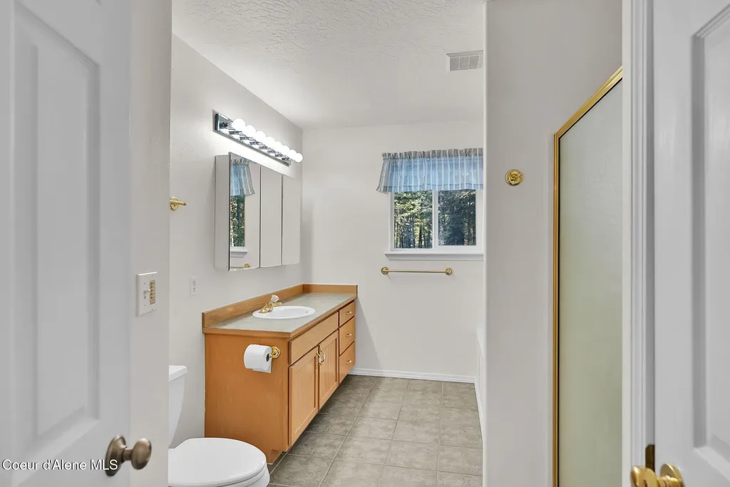 19850 N Gunning Road Rathdrum ID 83858