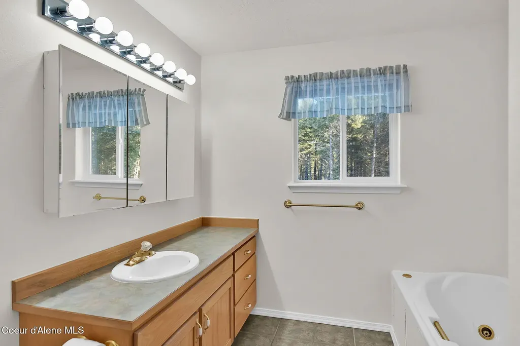19850 N Gunning Road Rathdrum ID 83858
