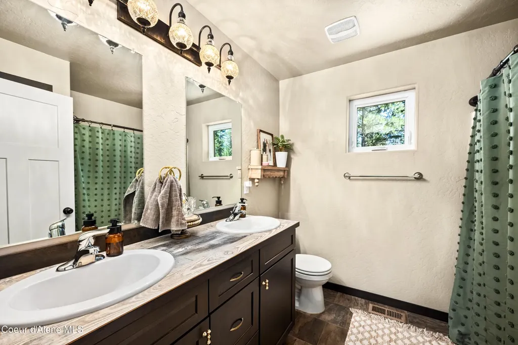 32127 N Hayden Drive Spirit Lake ID 83869