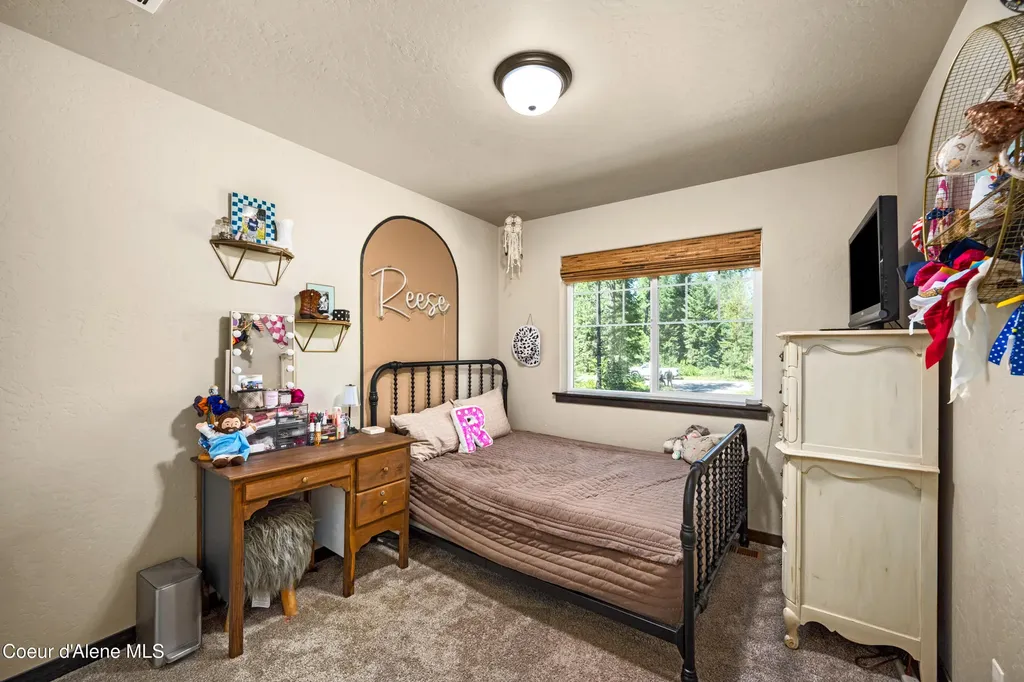 32127 N Hayden Drive Spirit Lake ID 83869