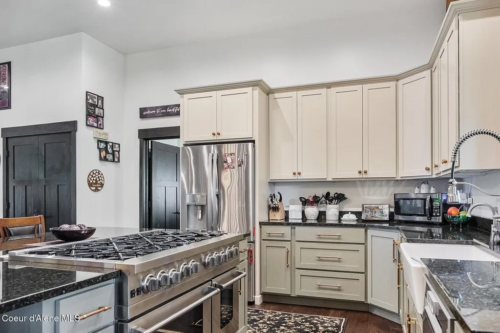 552 Loch Haven Sagle ID 83860