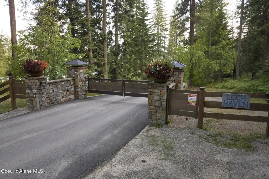 552 Loch Haven Sagle ID 83860