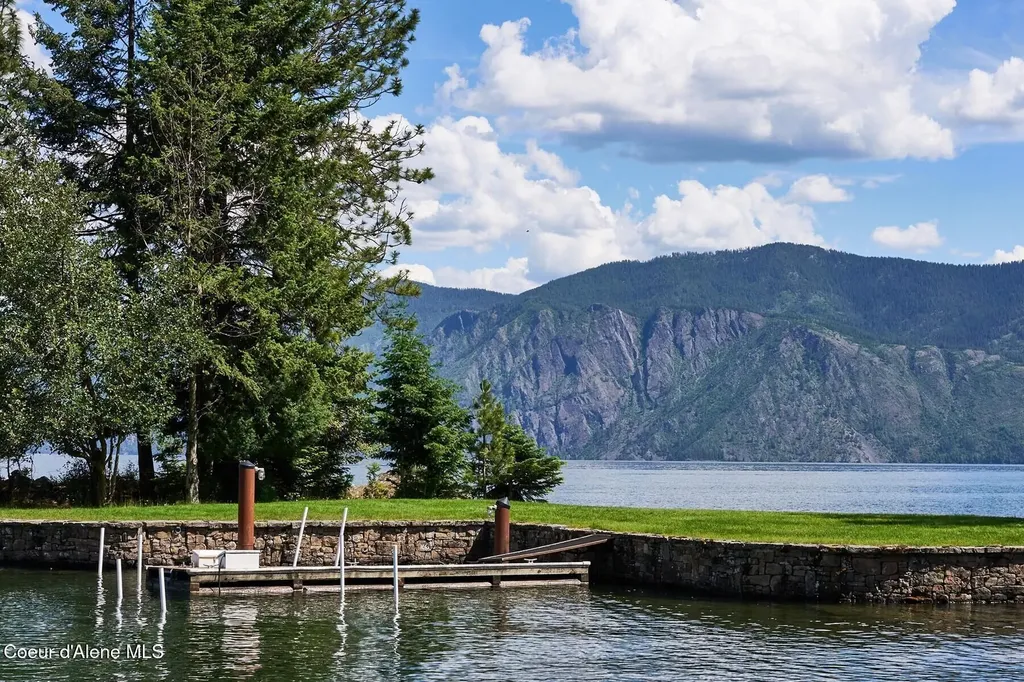 552 Loch Haven Sagle ID 83860