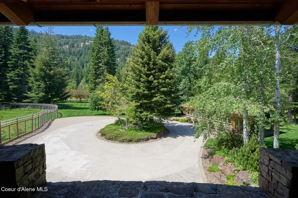 552 Loch Haven Sagle ID 83860
