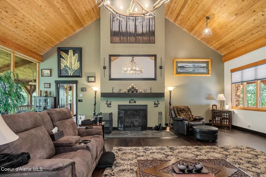 552 Loch Haven Sagle ID 83860
