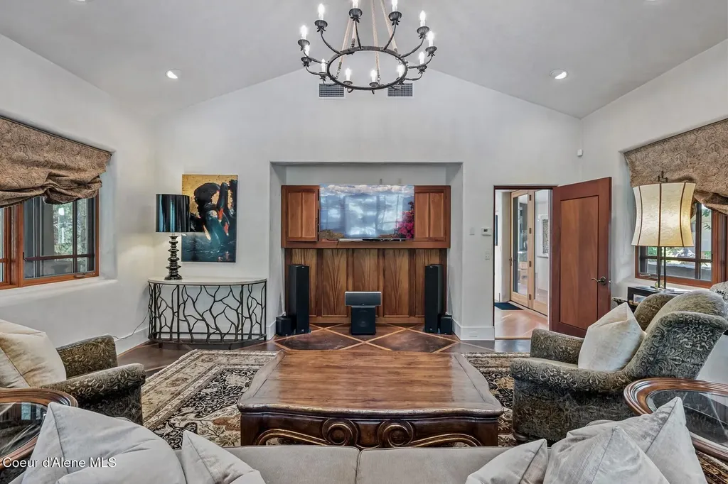 552 Loch Haven Sagle ID 83860