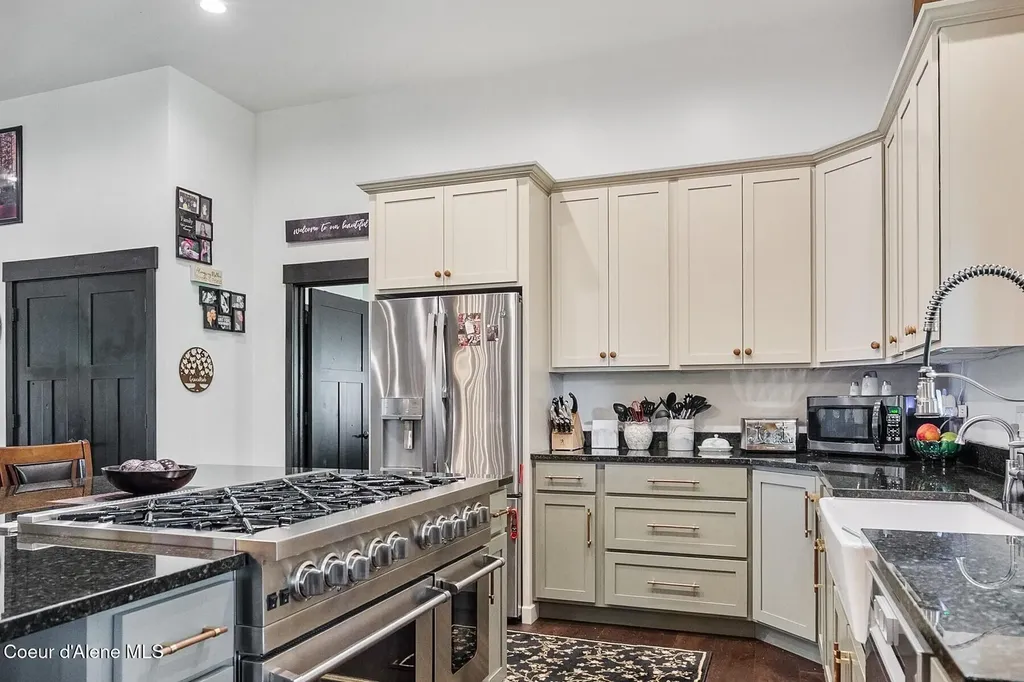 552 Loch Haven Sagle ID 83860