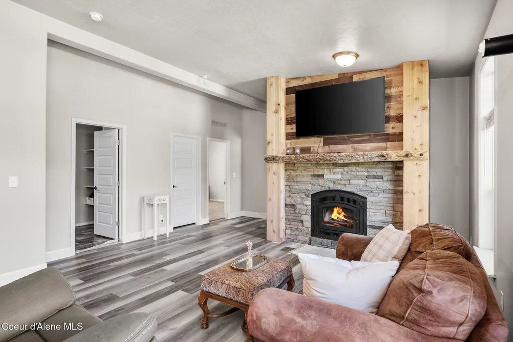 1446 Sagle Creek Road Sagle ID 83860