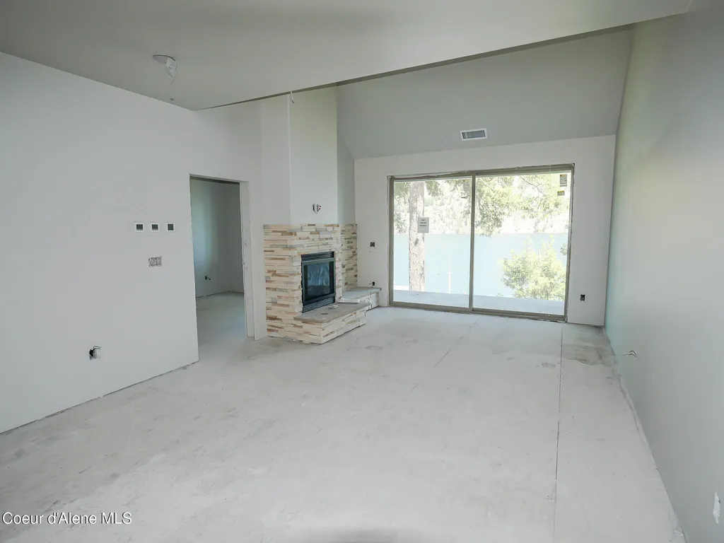 18050 E Mount Eagen Loop Bayview ID 83803