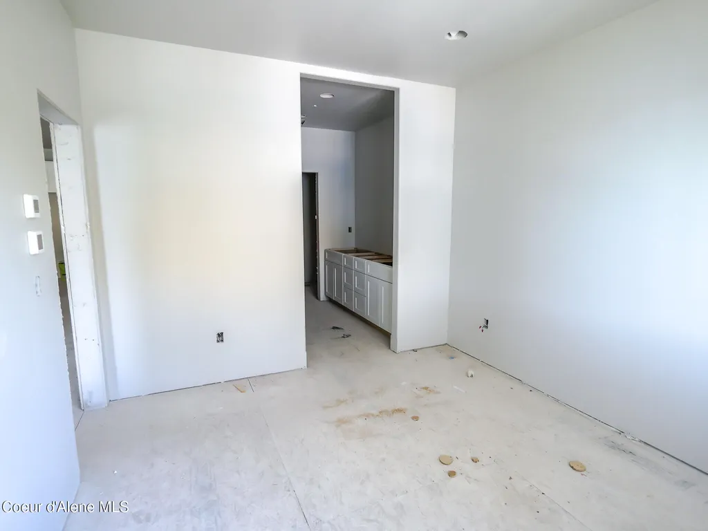 18050 E Mount Eagen Loop Bayview ID 83803