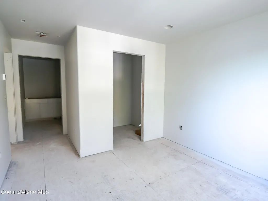 18050 E Mount Eagen Loop Bayview ID 83803