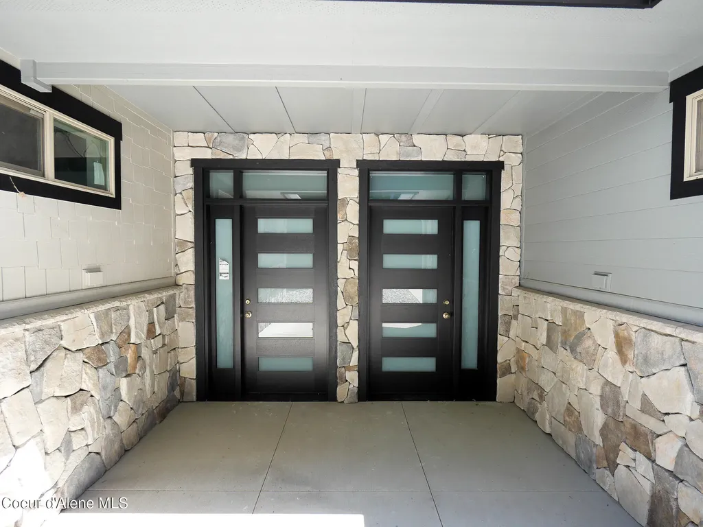 18050 E Mount Eagen Loop Bayview ID 83803