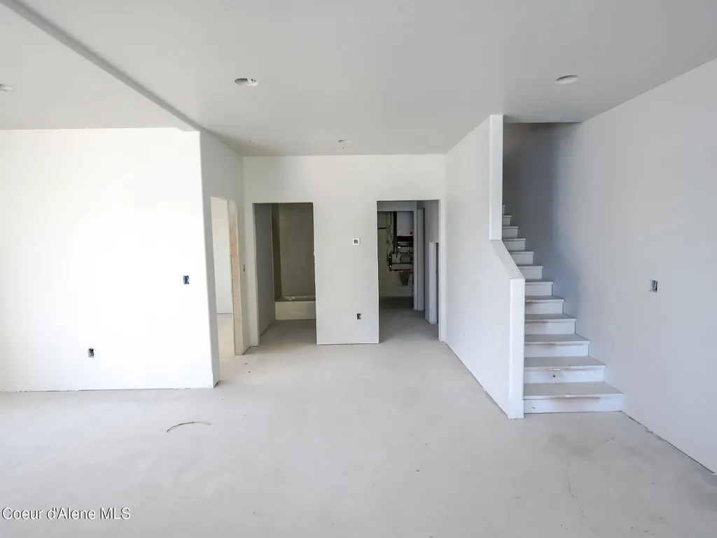 18040 E Mount Eagen Loop Bayview ID 83803