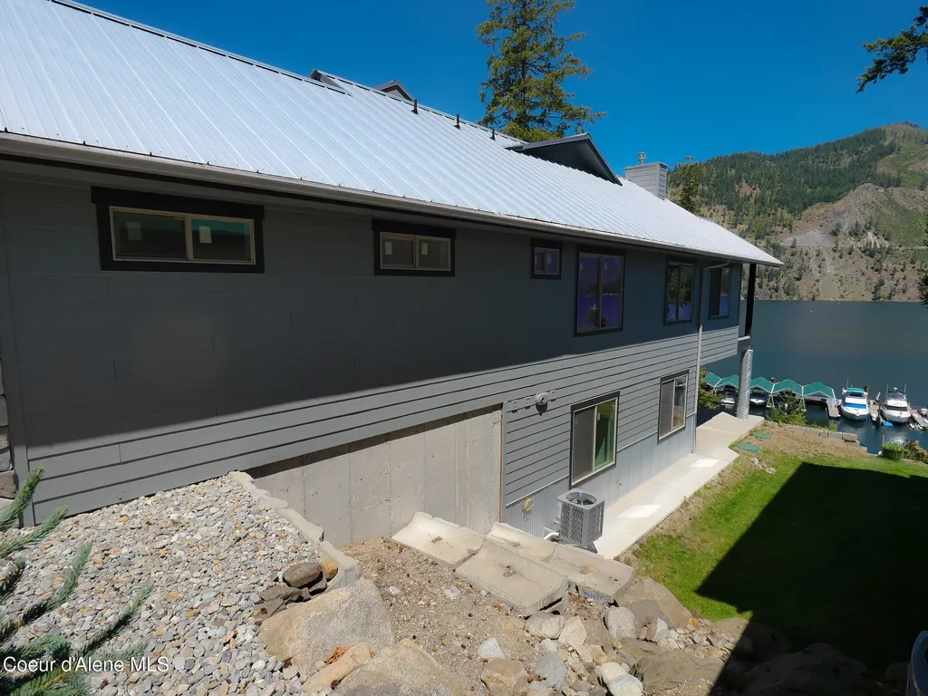 18040 E Mount Eagen Loop Bayview ID 83803