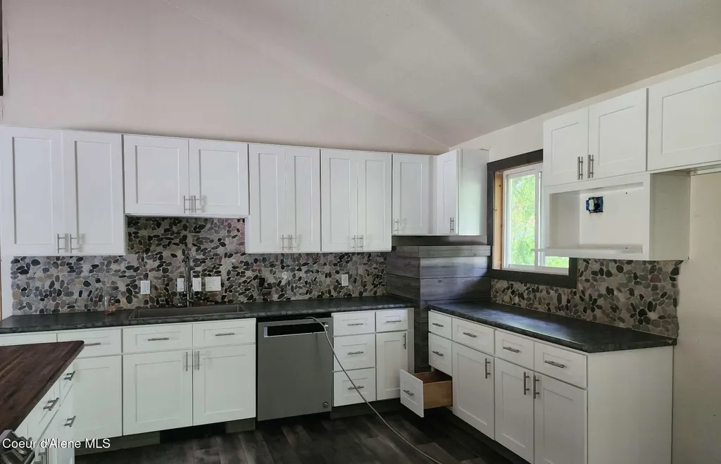 126 Creekside Lane Hope ID 83836