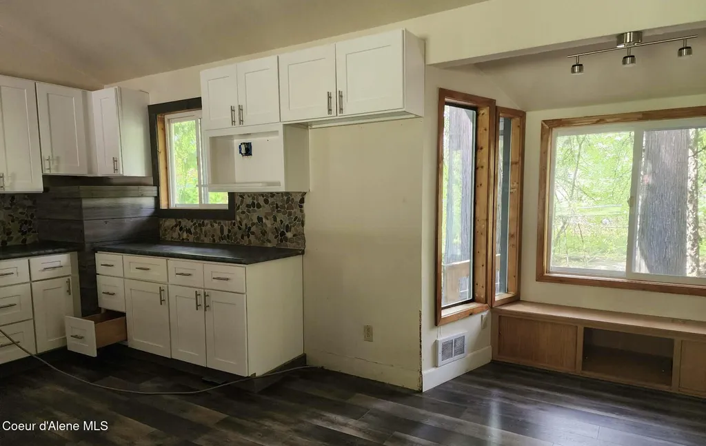 126 Creekside Lane Hope ID 83836