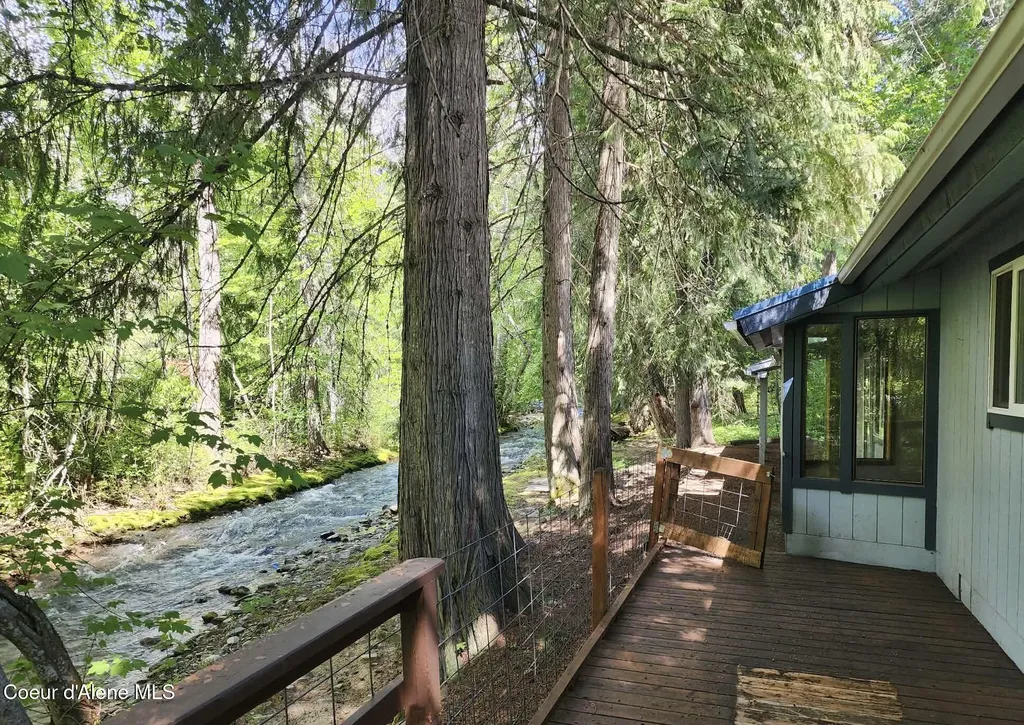 126 Creekside Lane Hope ID 83836