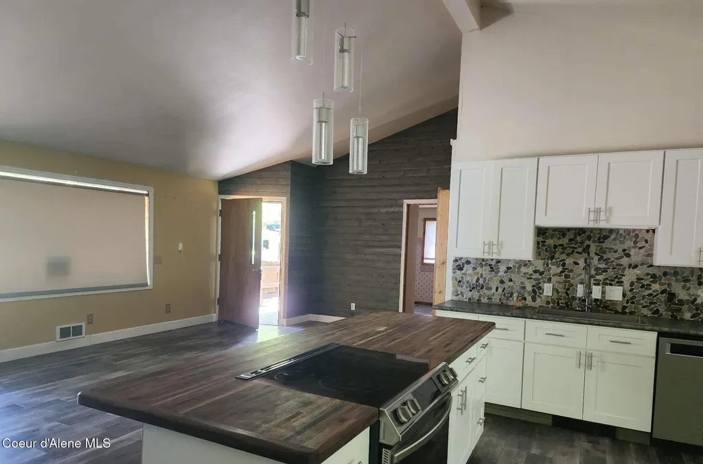 126 Creekside Lane Hope ID 83836