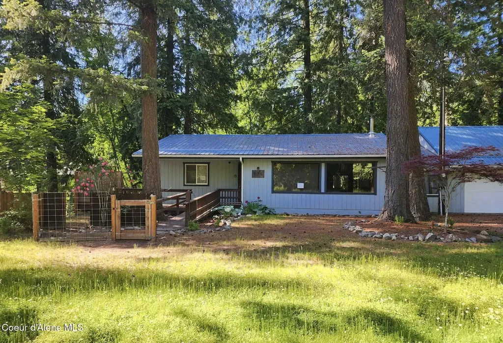 126 Creekside Lane Hope ID 83836