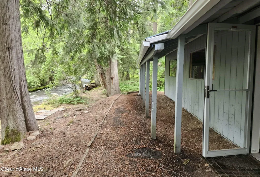 126 Creekside Lane Hope ID 83836