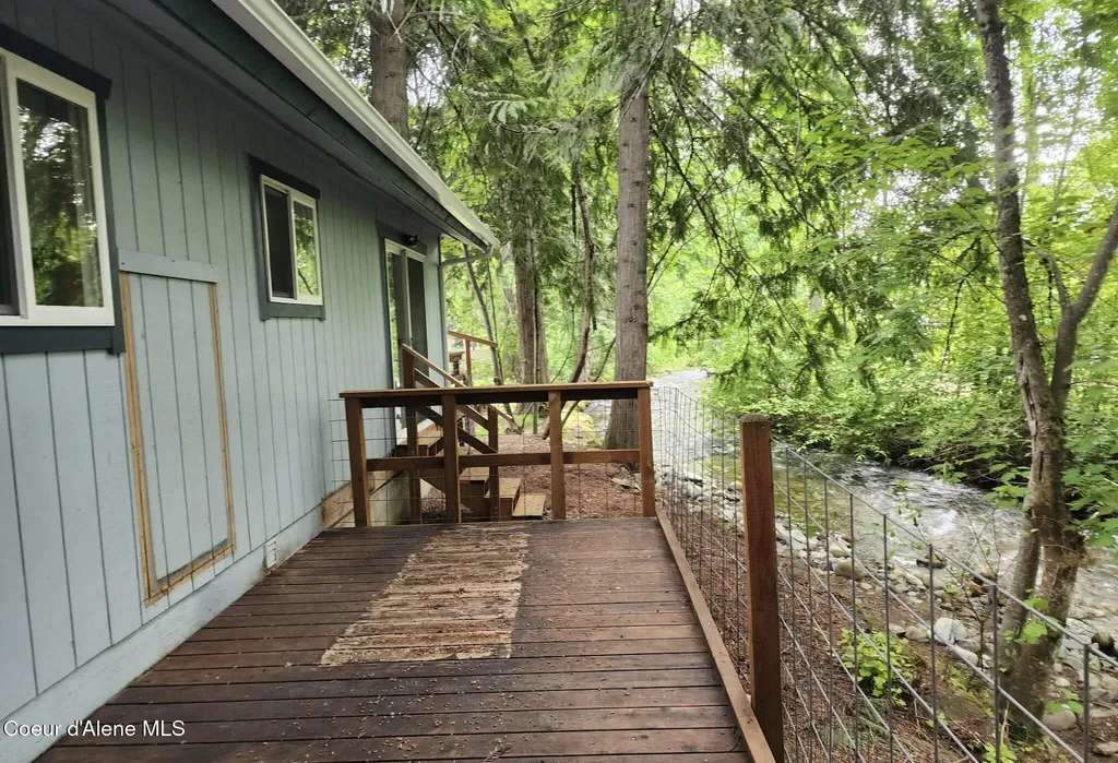 126 Creekside Lane Hope ID 83836