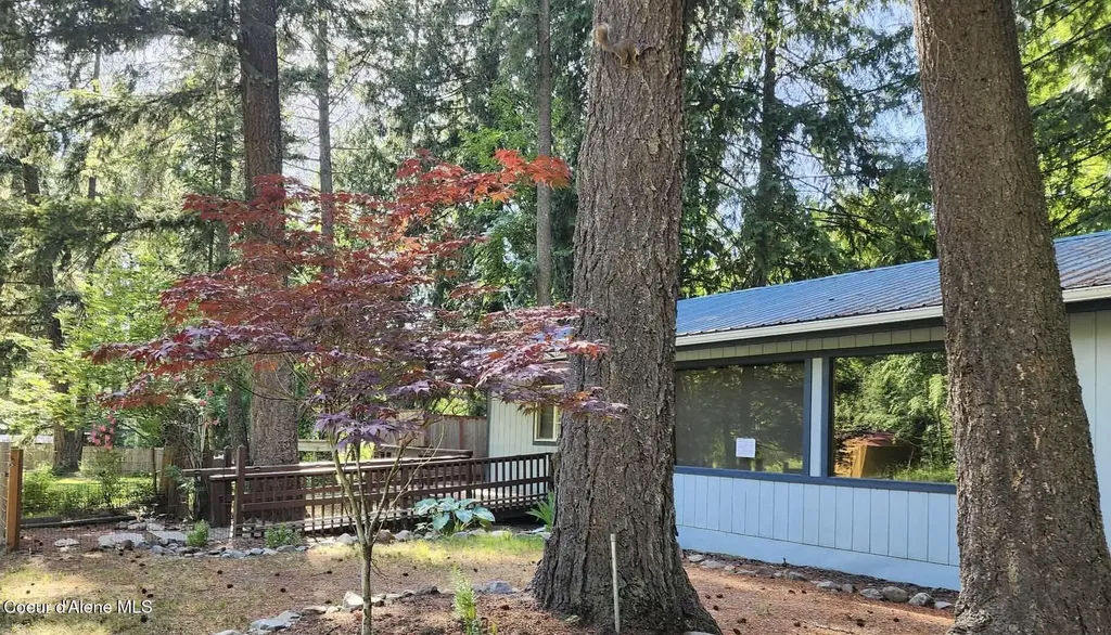 126 Creekside Lane Hope ID 83836