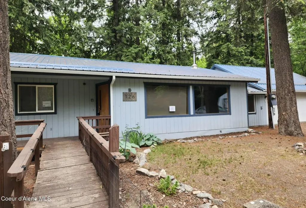 126 Creekside Lane Hope ID 83836