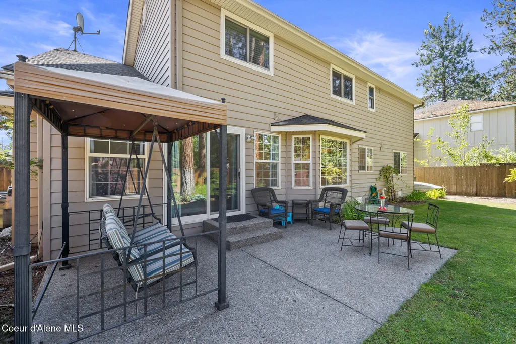 5168 E River Place Post Falls ID 83854