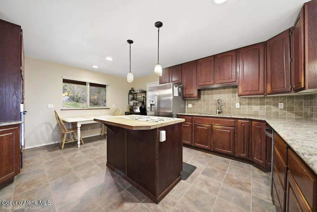 7722 W Clemetson Road Coeur D'alene ID 83814