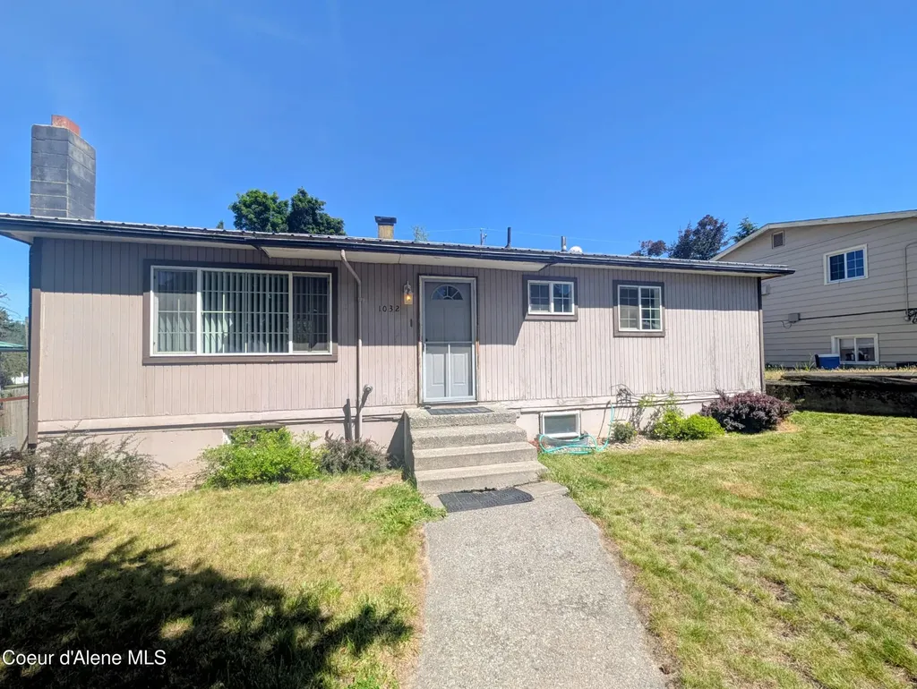 1032 S 3rd Street St. Maries ID 83861