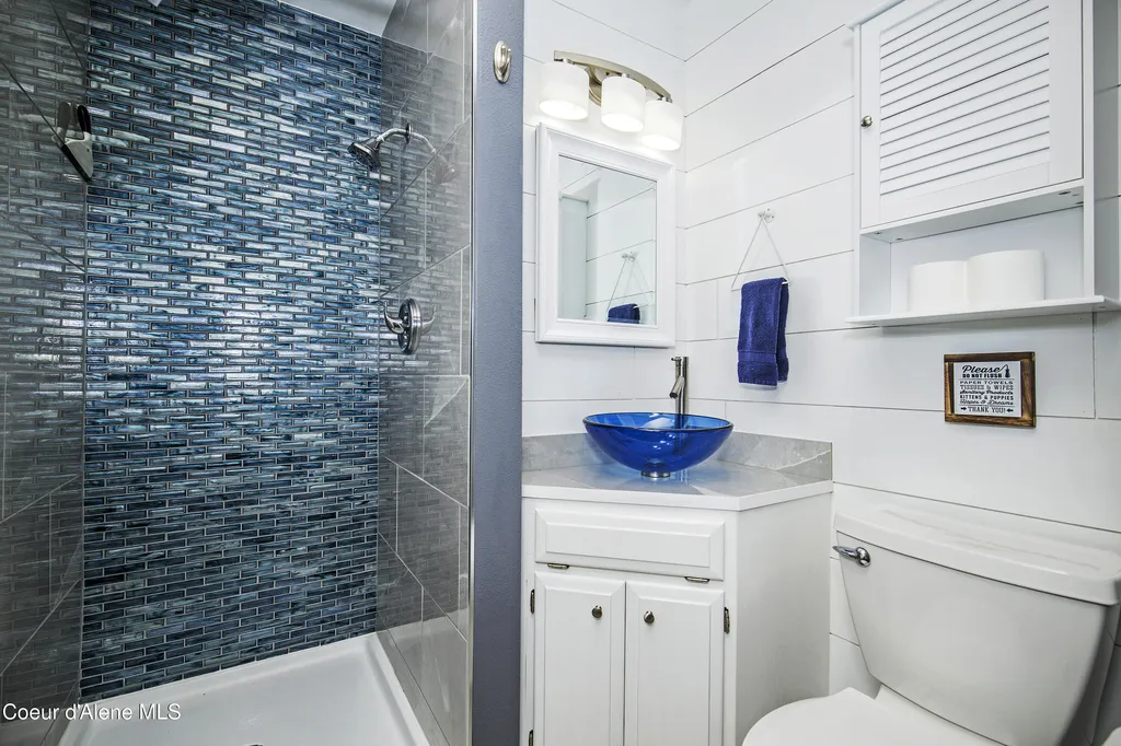 100 Grandview Lane Bayview ID 83803