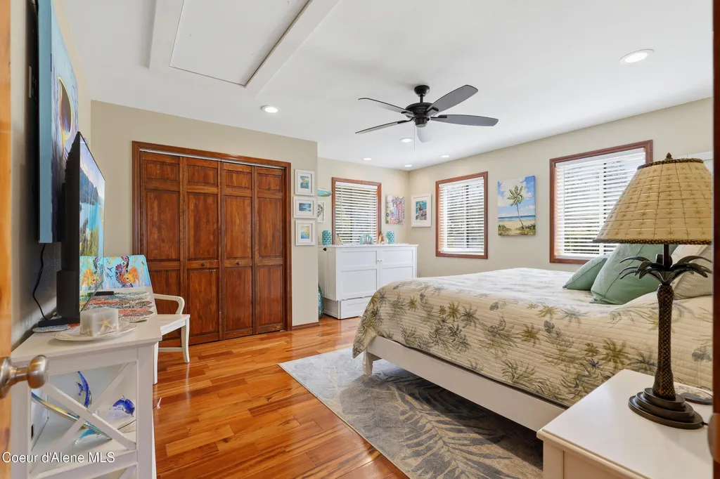 1542 Peninsula Road Hope ID 83836
