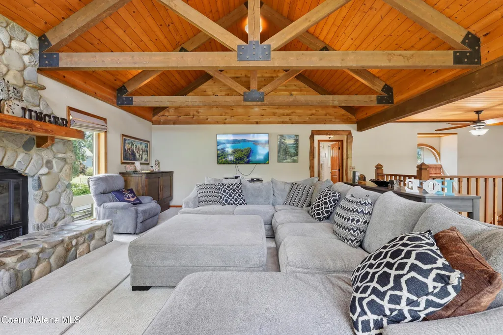 1542 Peninsula Road Hope ID 83836