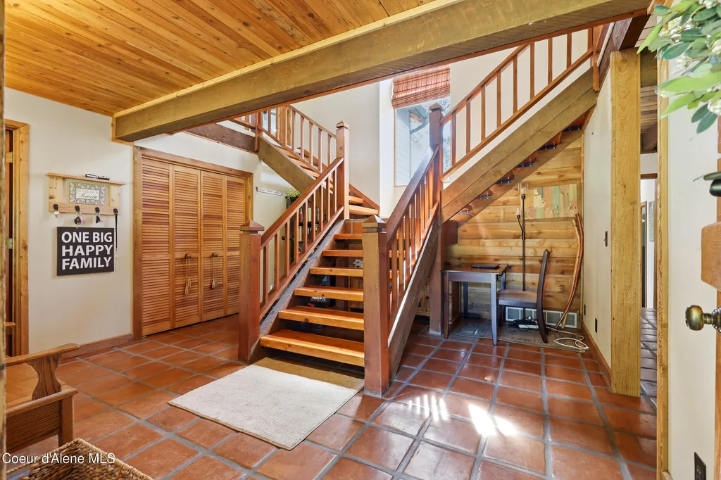 1542 Peninsula Road Hope ID 83836