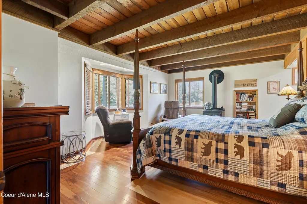 1542 Peninsula Road Hope ID 83836